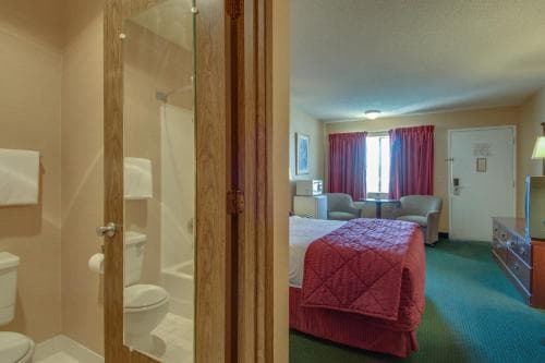 Bridgeway Inn & Suites