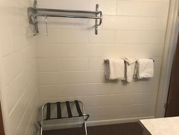Four Winds Motel