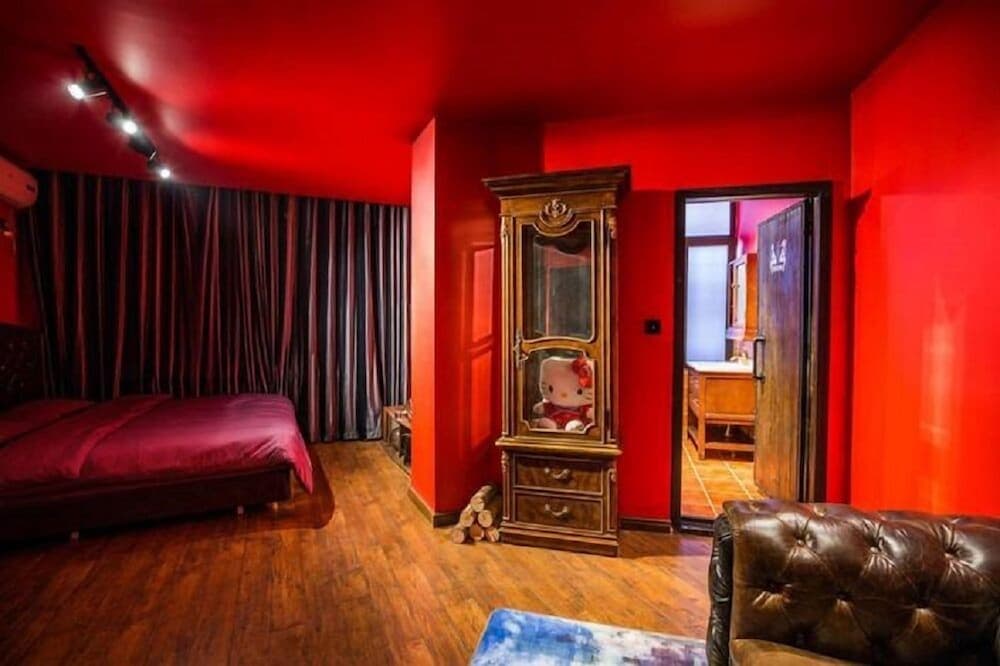 Crosme Theme Hotel