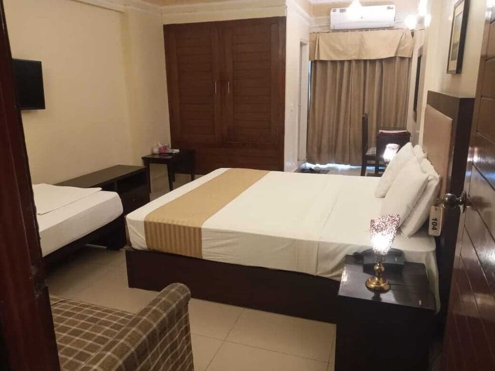 Pak Continental Hotel