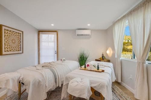 The Good House- Hot Spring Hideaway