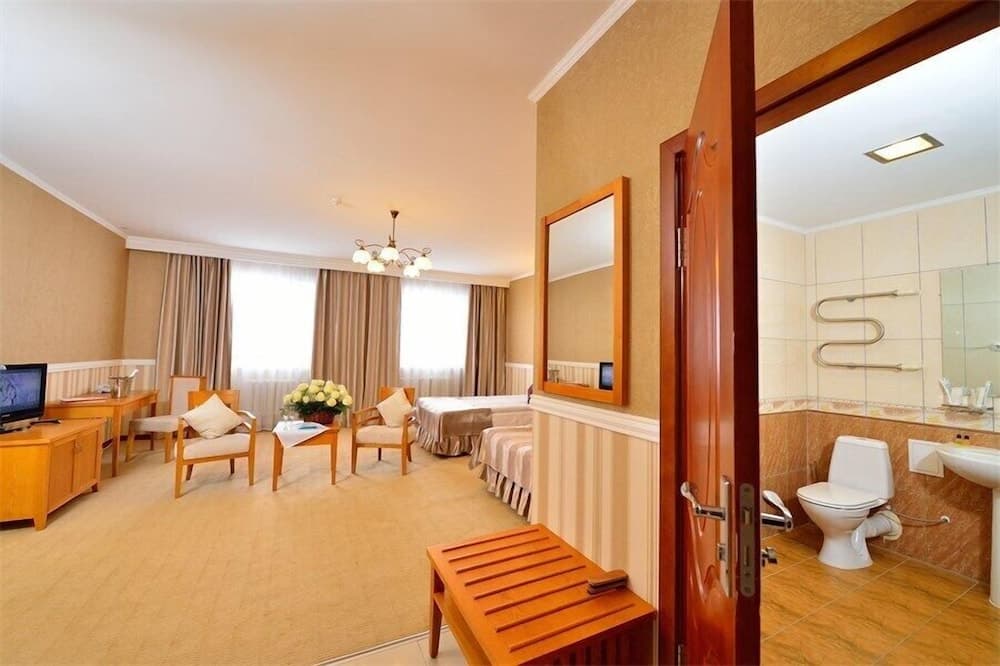 O Azamat Hotel