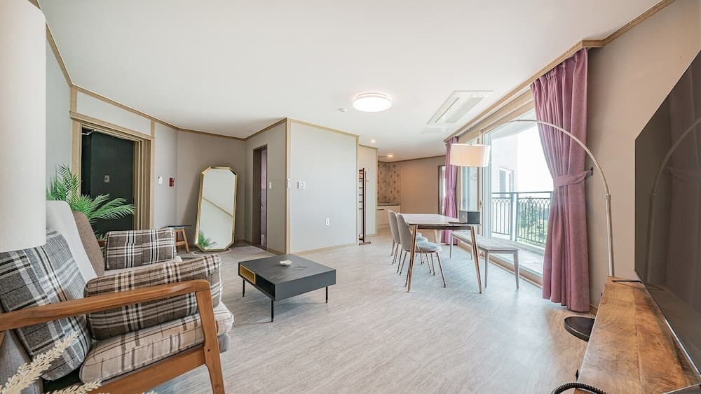 J View Hotel