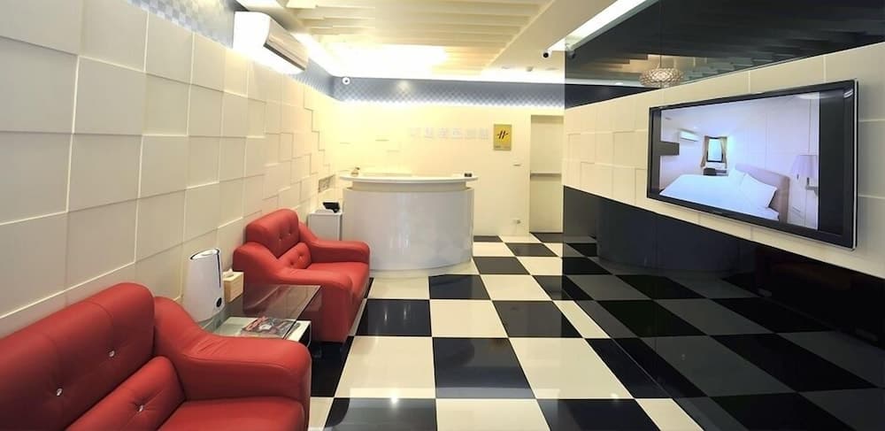 Jade Hotel