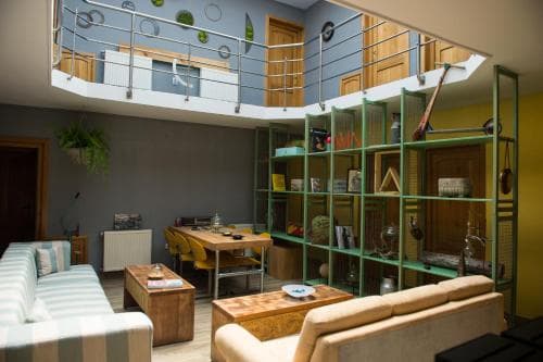 Iron Hostel & Accommodation
