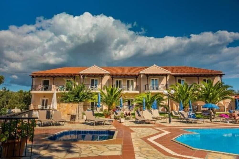 Sotiris Studios & Apartments
