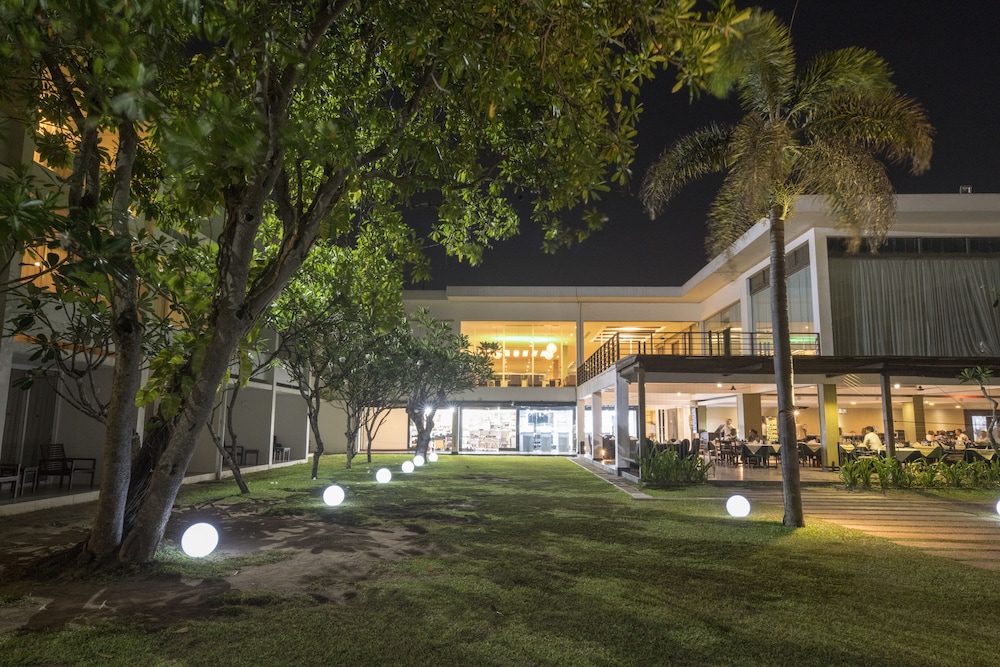 Pegasus Reef Hotel