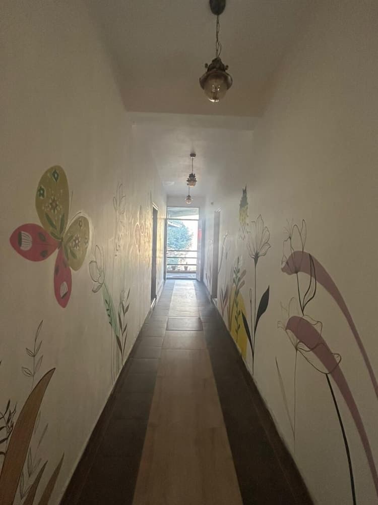 Footsteps Hostel and Cafe