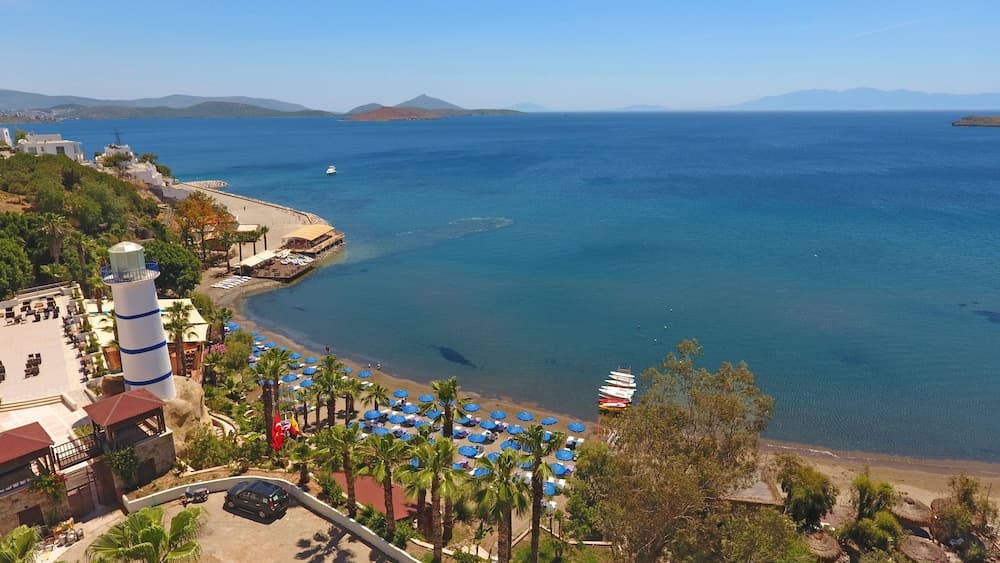 Lighthouse Beach Hotel