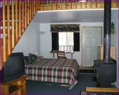 Honey Bear Lodge & Cabins
