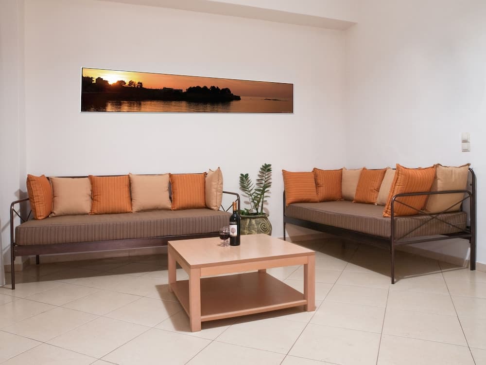 Zorbas Studios & Apartments