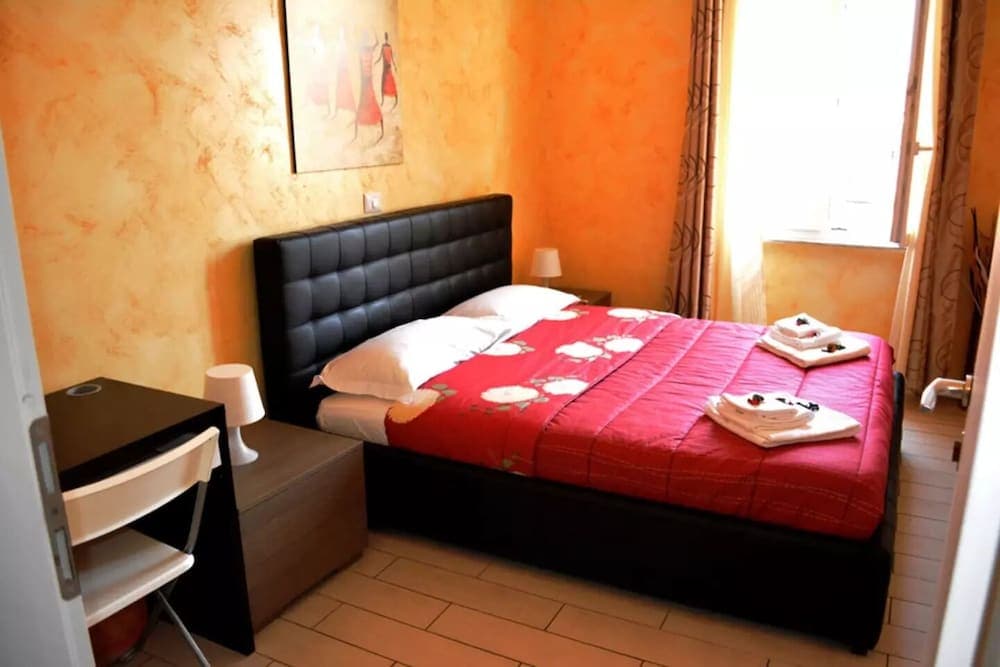 Candia Rooms