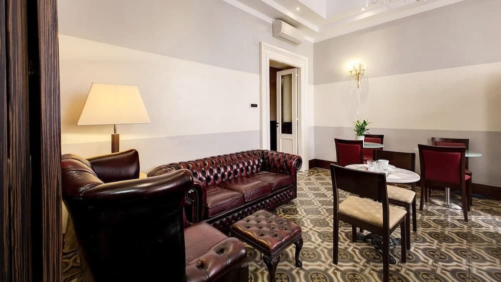939 Hotel