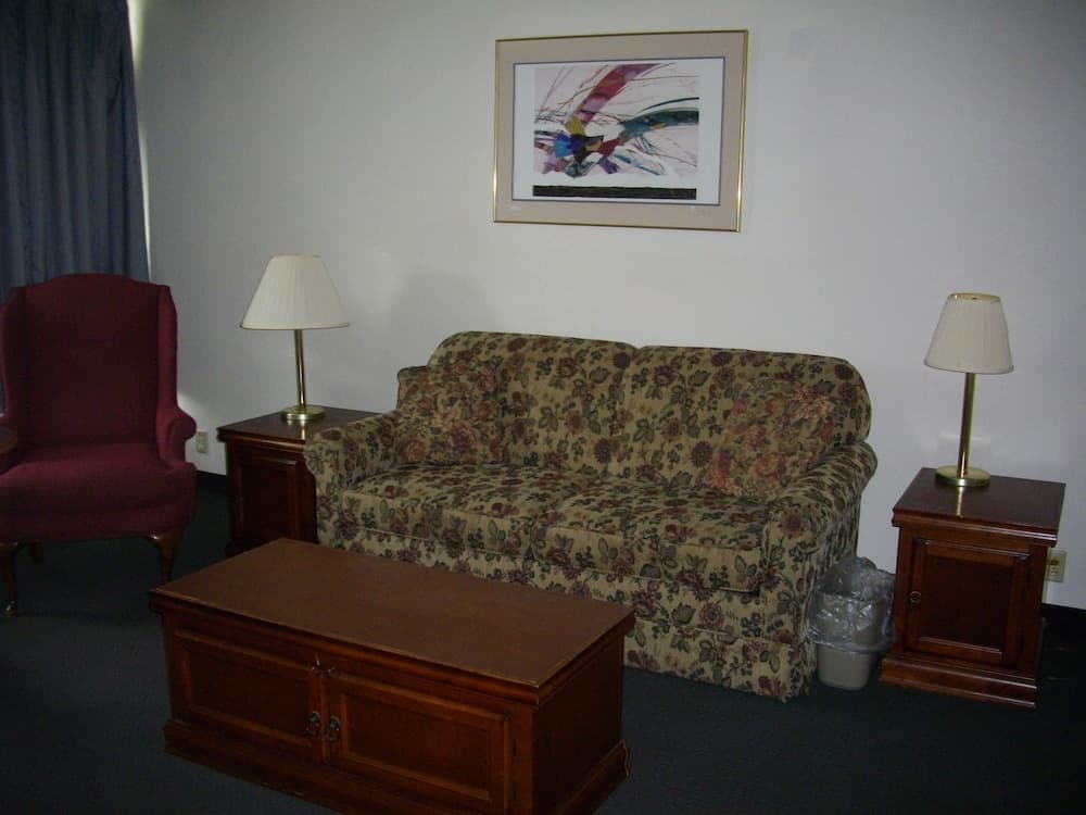 Macomb Inn