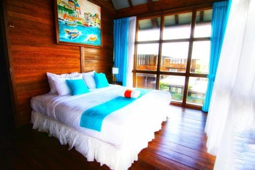 BeeJay Bakau Resort