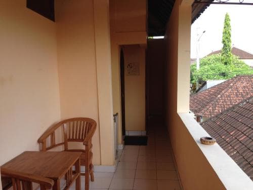 Nini House