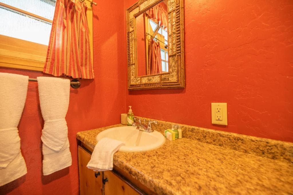 Big Bear Retreat - A charming mountain cabin with easy access to Big Bear's attractions!