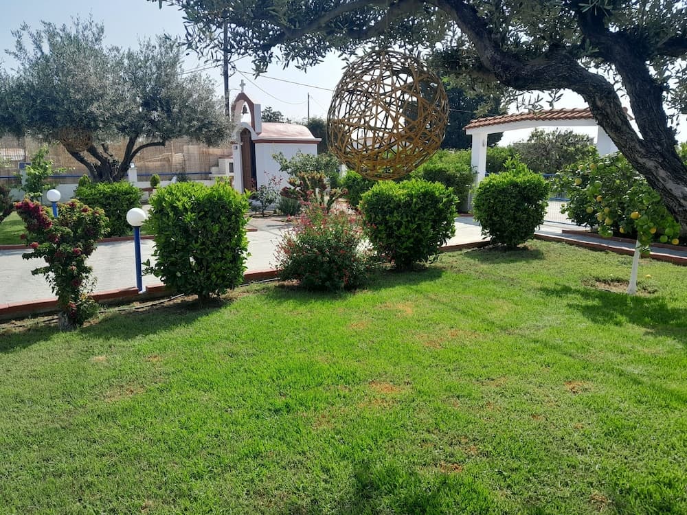 Villa Maroula