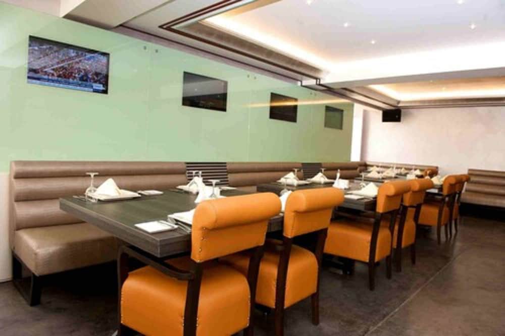 The Avenue Suites