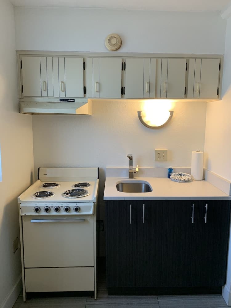 Arya Blu Inn & Suites