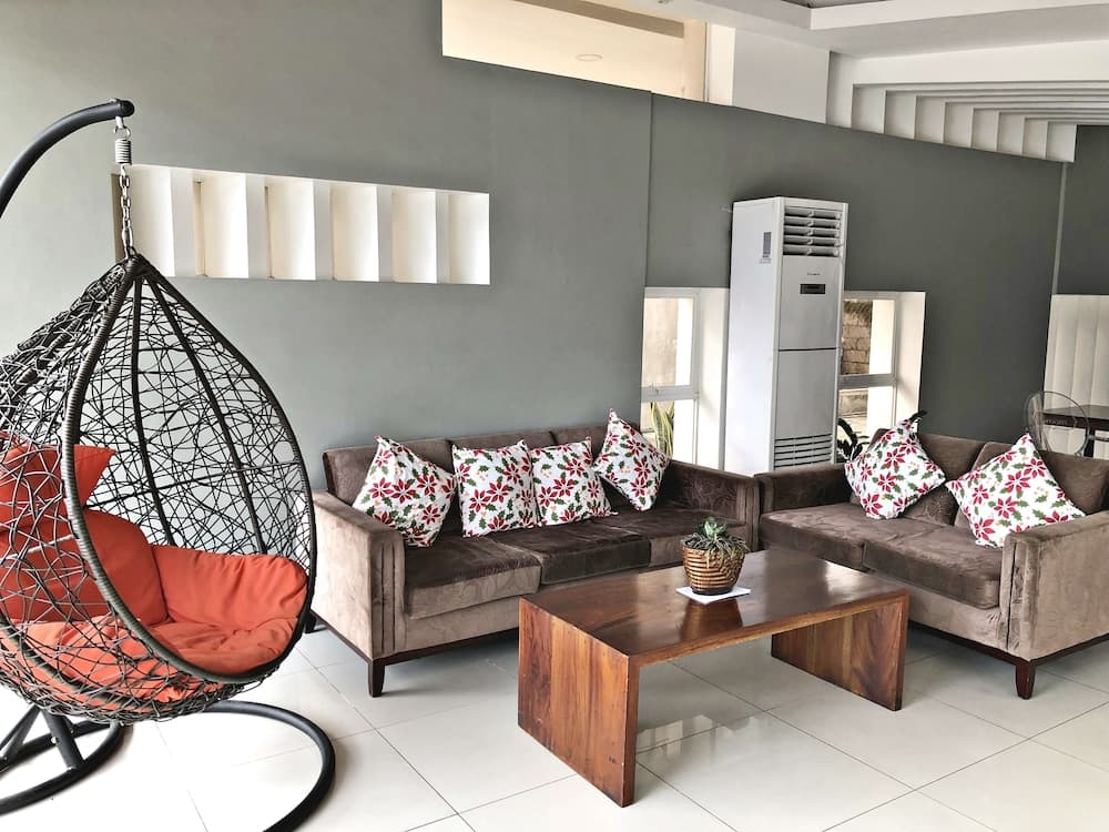 Tiptop Tower Suite Inn
