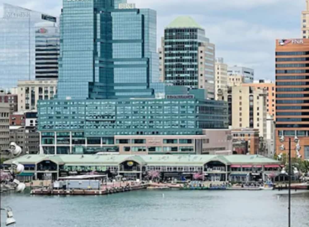 Hotel RL Baltimore Inner Harbor
