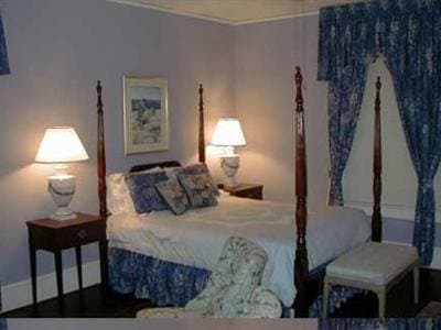Walnut Lane Inn Bed and Breakfast