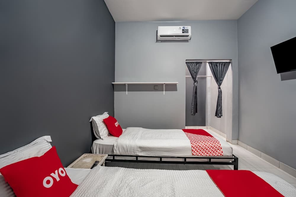 SUPER OYO Gandaria Guest House Near Masjid Raya Sumatera Barat