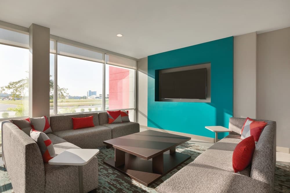 avid hotels - Kalamazoo East by IHG