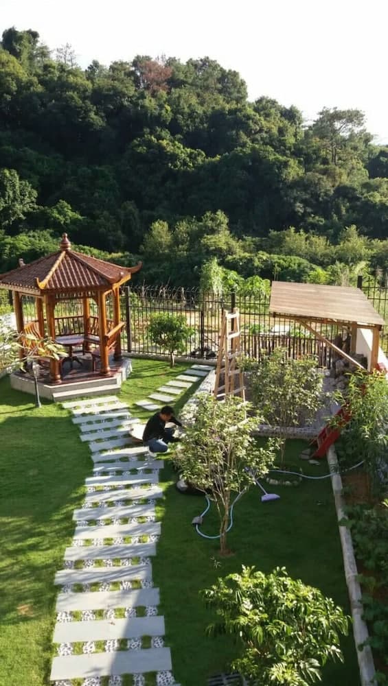 Yard Villa