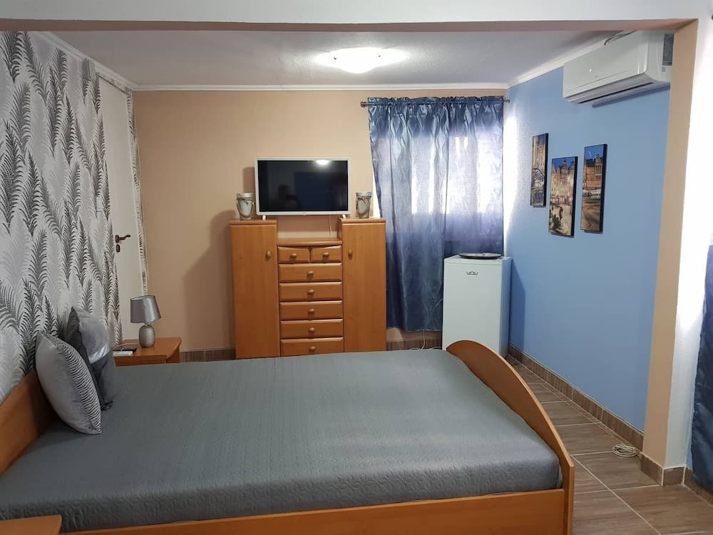 Airport16 bed and breakfast
