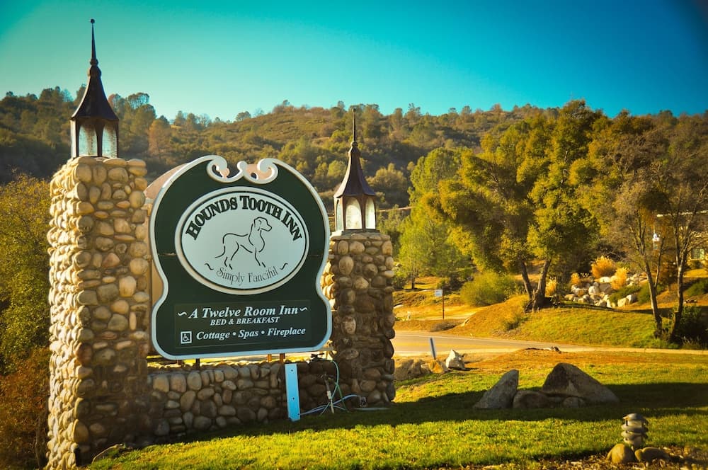 Hounds Tooth Inn