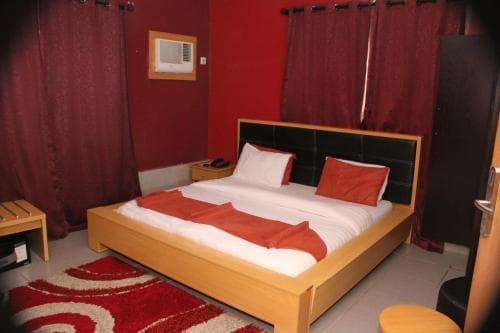 Pearl One Suites