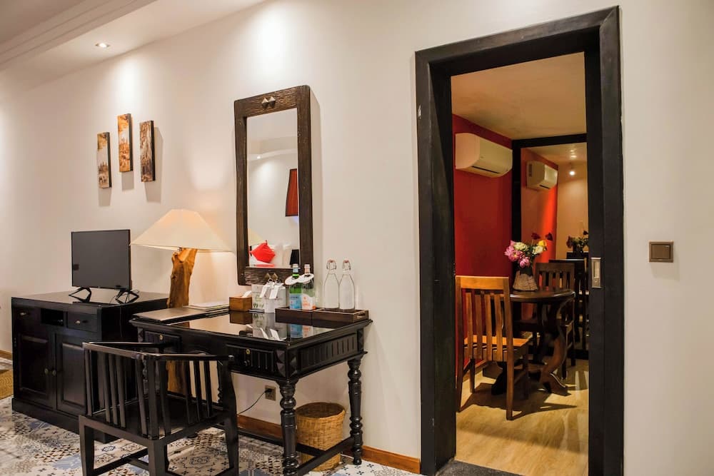 La Rose Suites