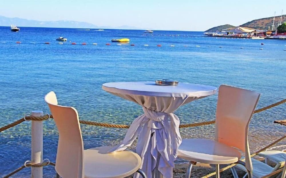 Lighthouse Beach Hotel