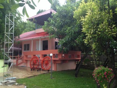 Lollop Resort
