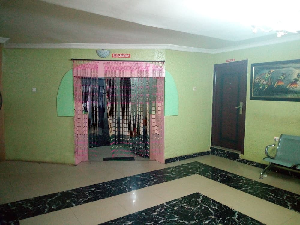 Wise Hotel