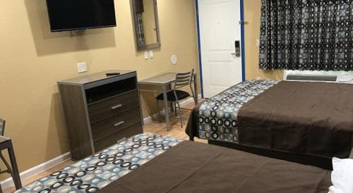 Deluxe Inn & Suites - Baytown