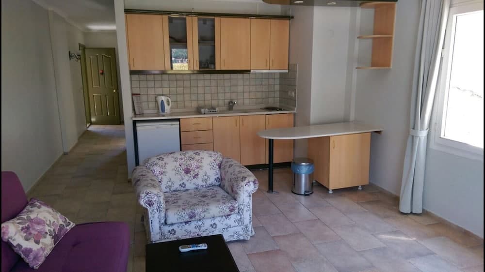 Es Apartments