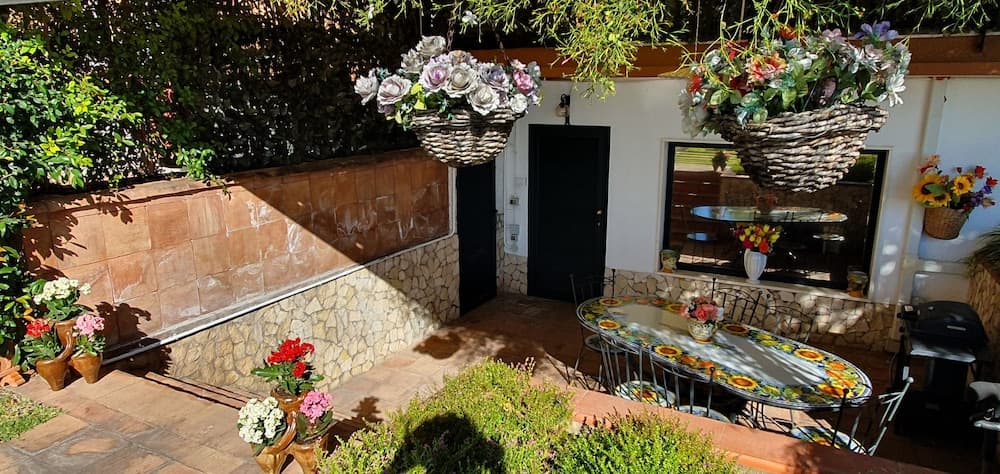 Collina House