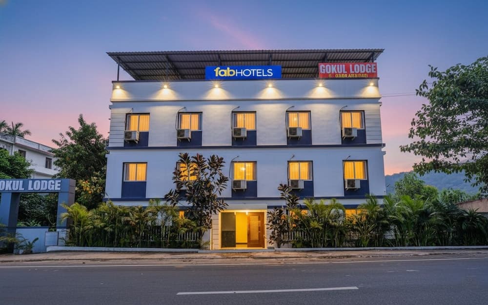 Fabhotel Gokul Lodge