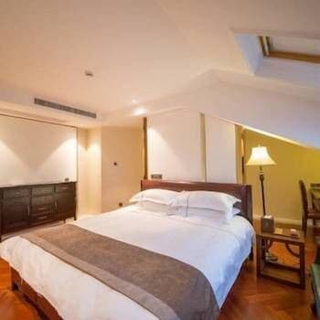 Peach Bloom Hotel