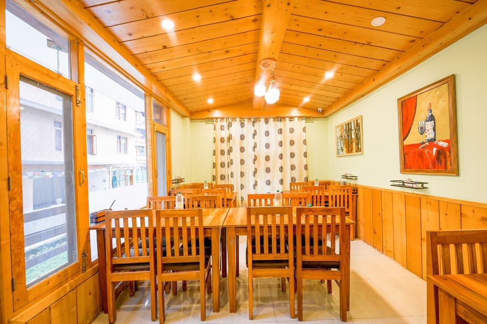 Fabhotel Maanjot Cottage