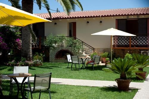 Nikolas Suites