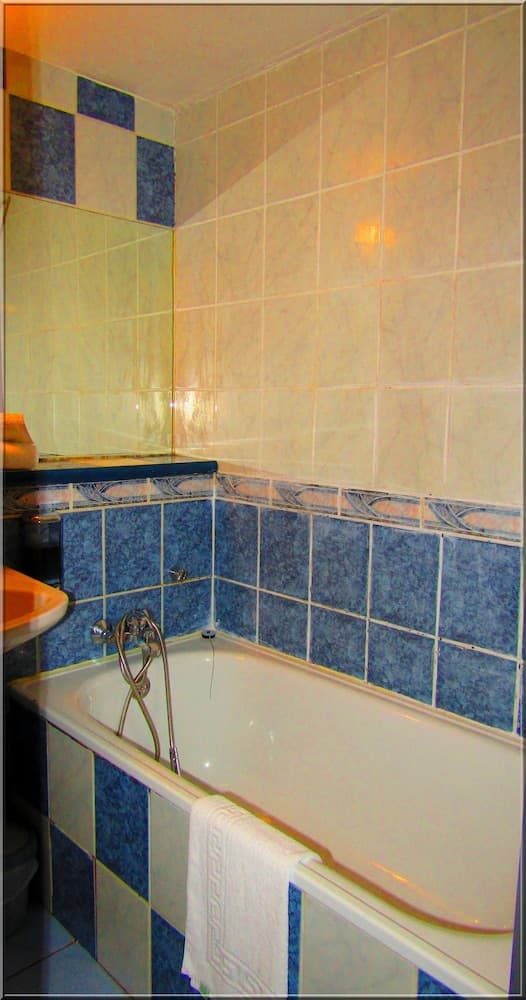Aix Hotel