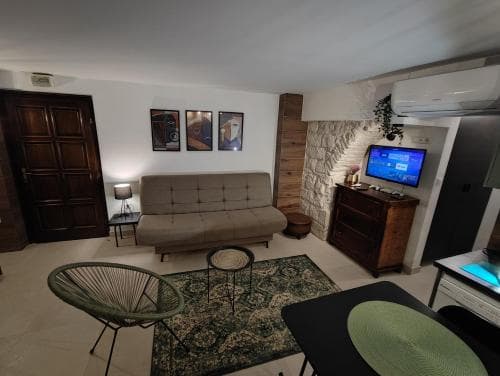 Carol Rooms