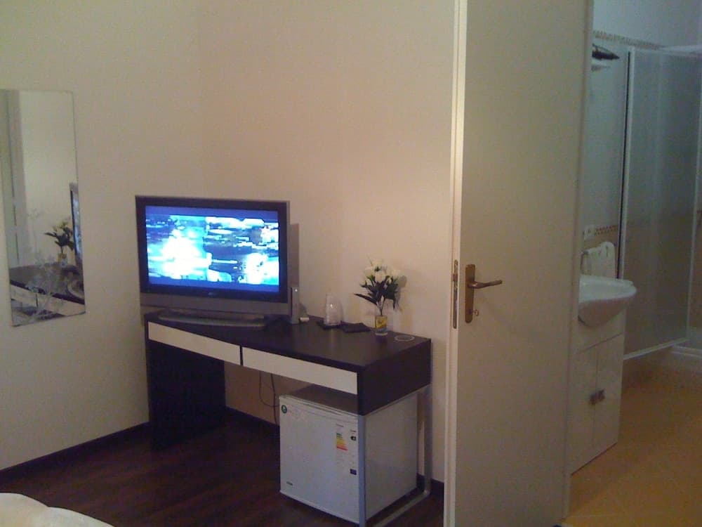Ave Rooms