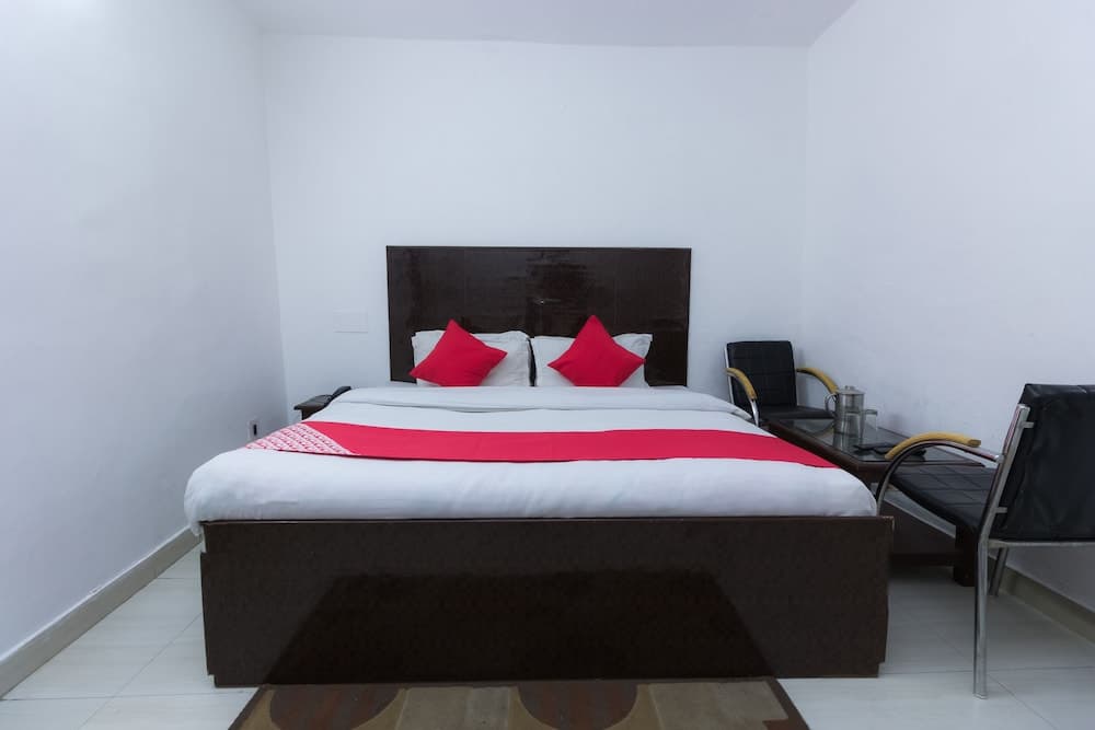 OYO 8951 Hotel Royal Regency