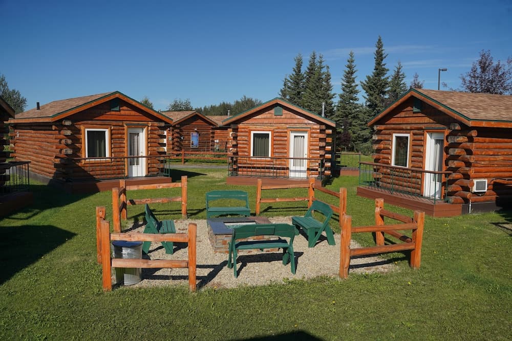 Pike s Waterfront Lodge