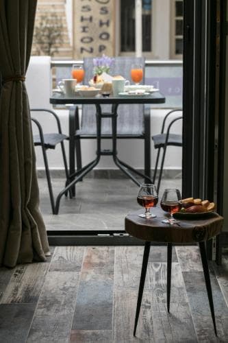 Naxos Petite Studios